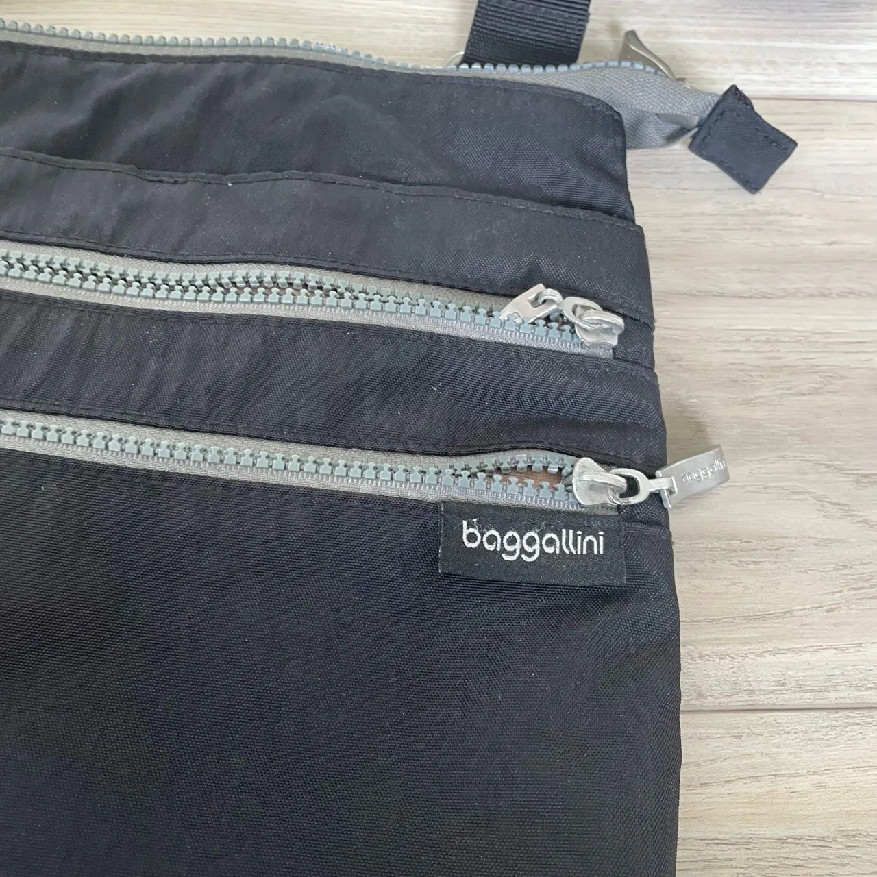 Baggallini  Comrade Black 3 Zip‎ Adjustable Strap Crossbody Bag - Image 2