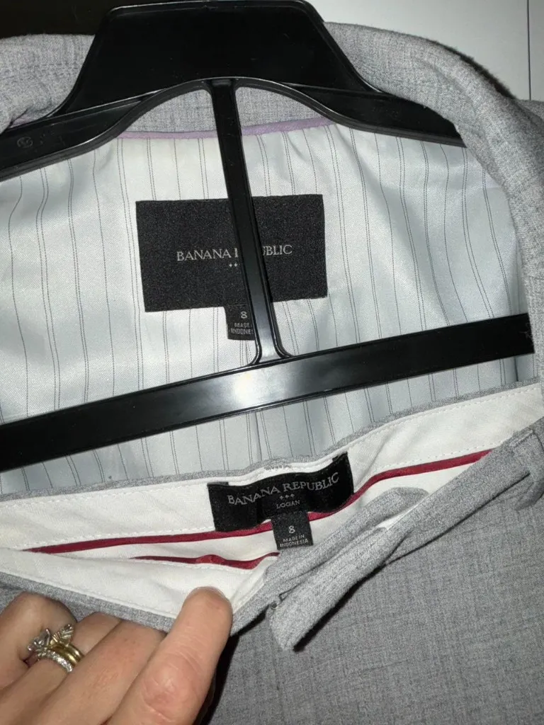 Banana republic business professional suit - Image 4