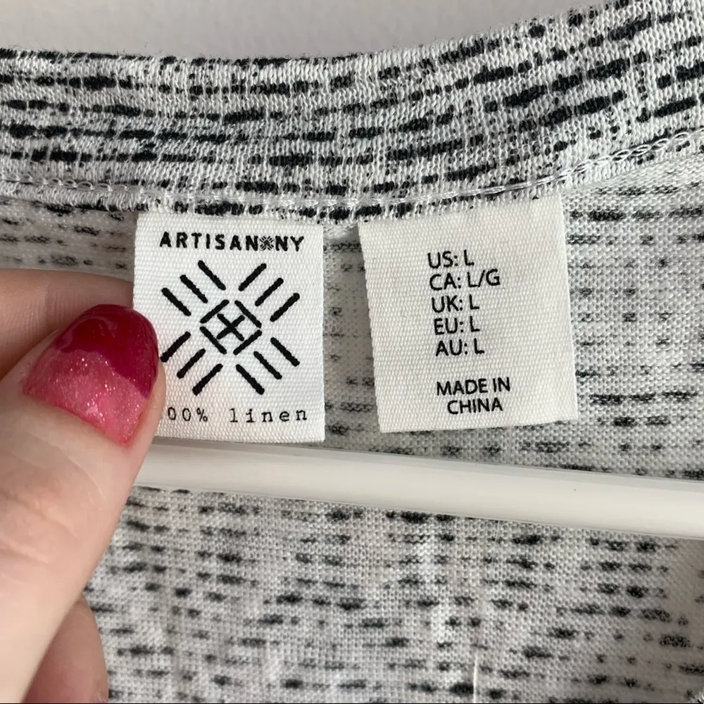 NWT Artisan NY Black & White Sleeveless Blouse - Image 3