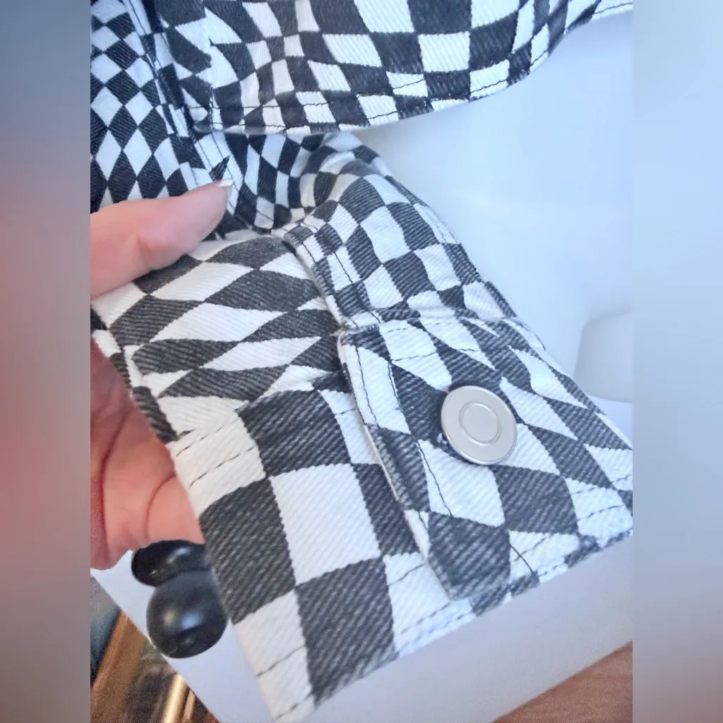 Elodie Cropped Psychedelic Mesmerizing Jacket Black & White Size Small - Image 7