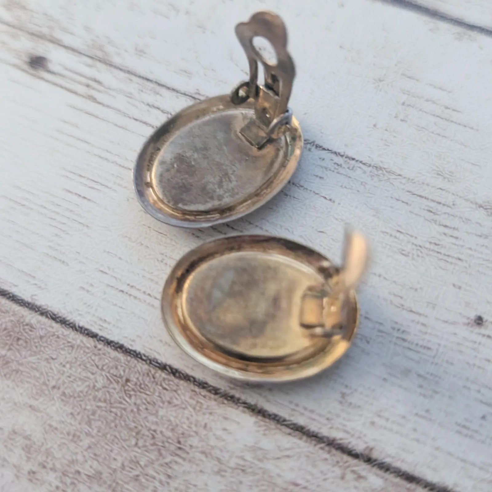Vintage Clip On Earrings Mother of Pearl? Oval 7/8" Gold - Image 5