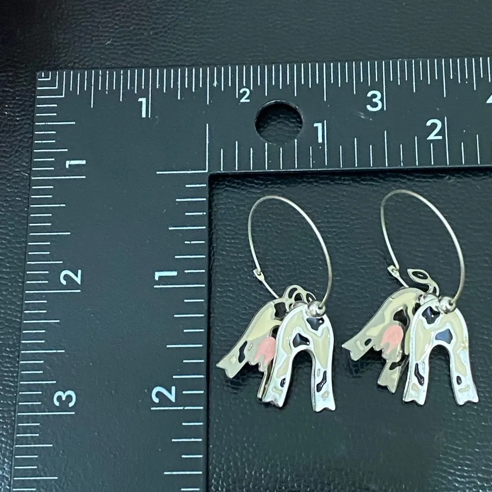 Vintage BEREBI Comical Cow Enamel Hoop Earrings 6g - Image 7