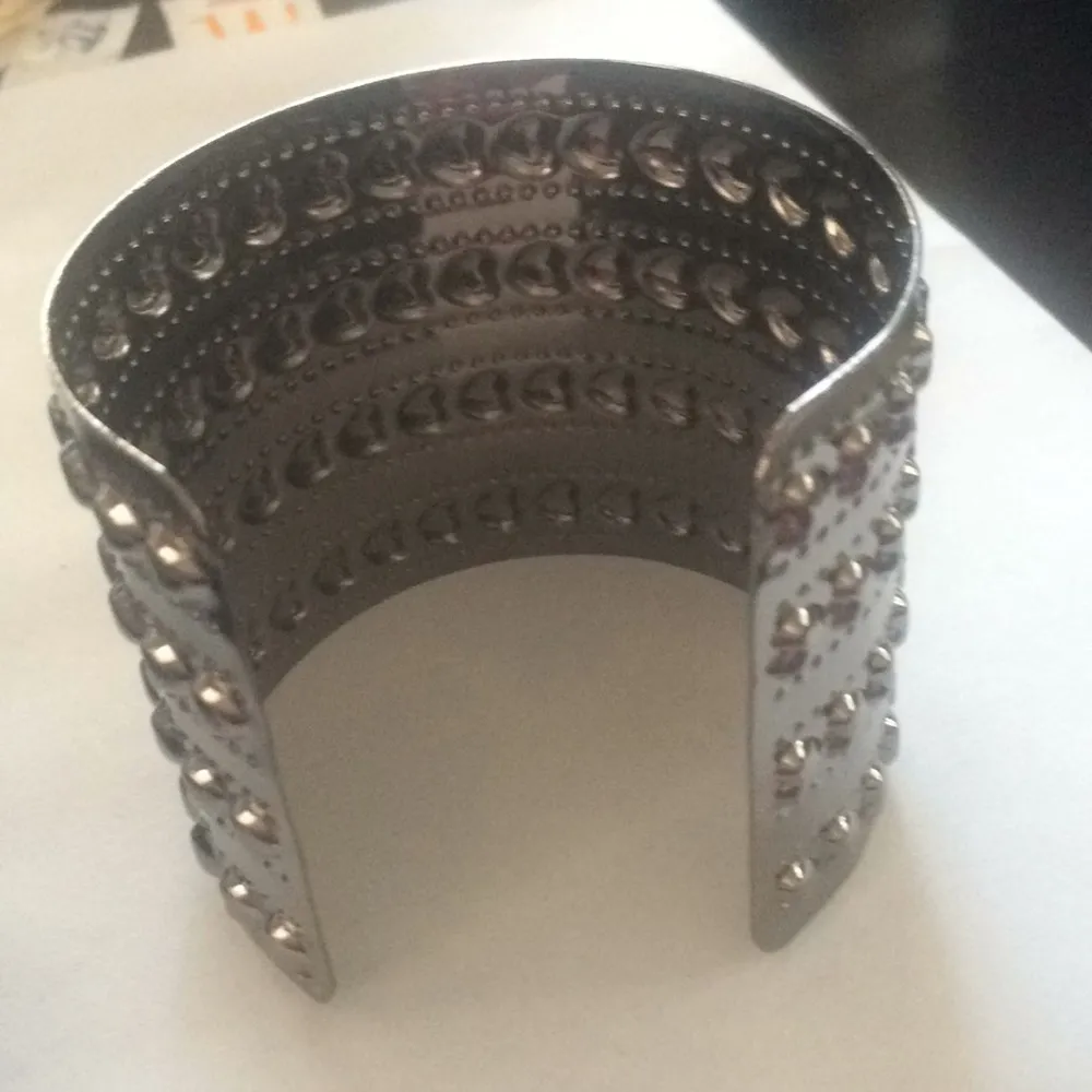 FINAL MARKDOWN Thick cuff bracelet - Image 3