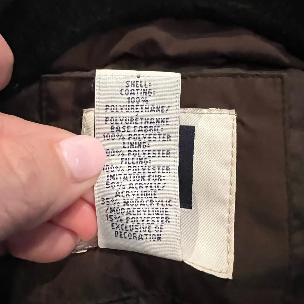 GAP Women's Brown Puffer Jacket Excellent Condition with Faux Fur Lined Hood - Image 3