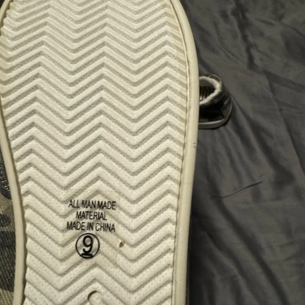 Soda Camo Flats Comfortable Slip On Shoes - Image 3