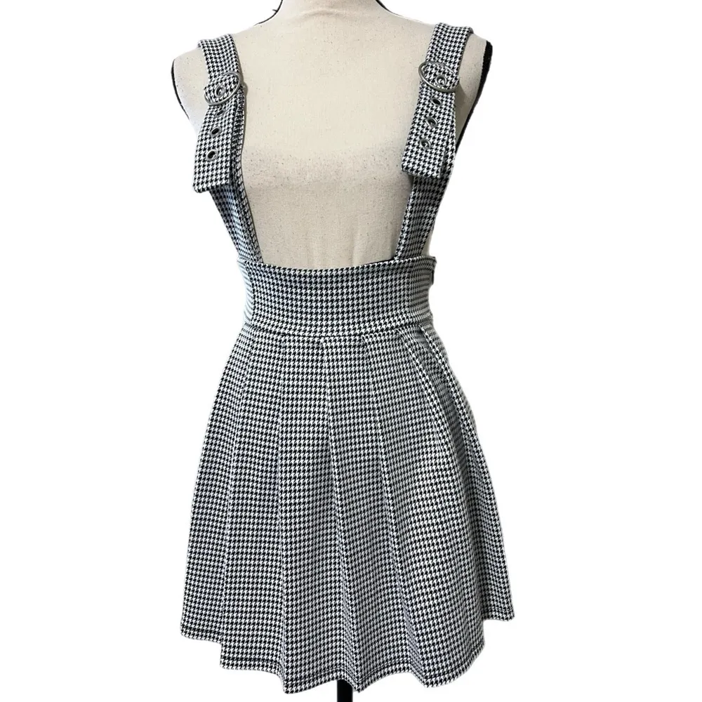 FOREVER 21 junior small black and white suspender dress zips on side adjustable - Image 11