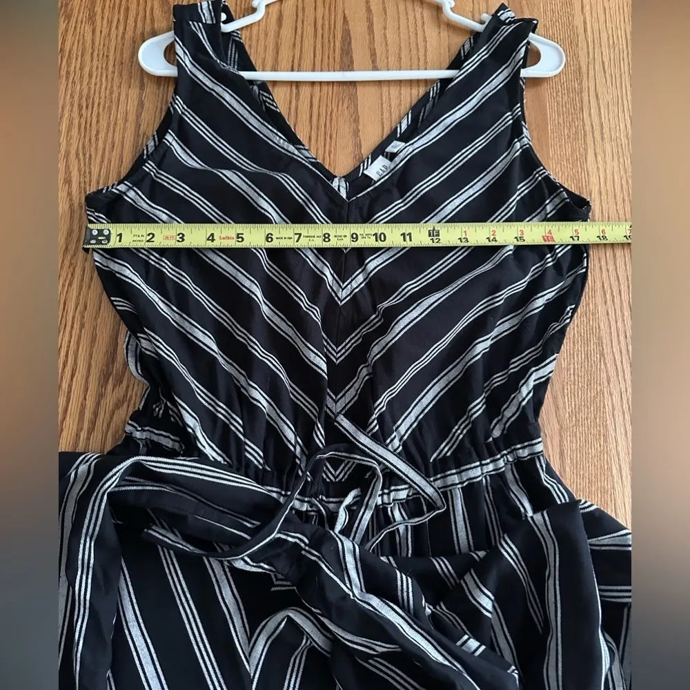 GAP Chevron Print V-Neck Wide-Leg Capri Romper Black & White Striped Size S Tall - Image 11