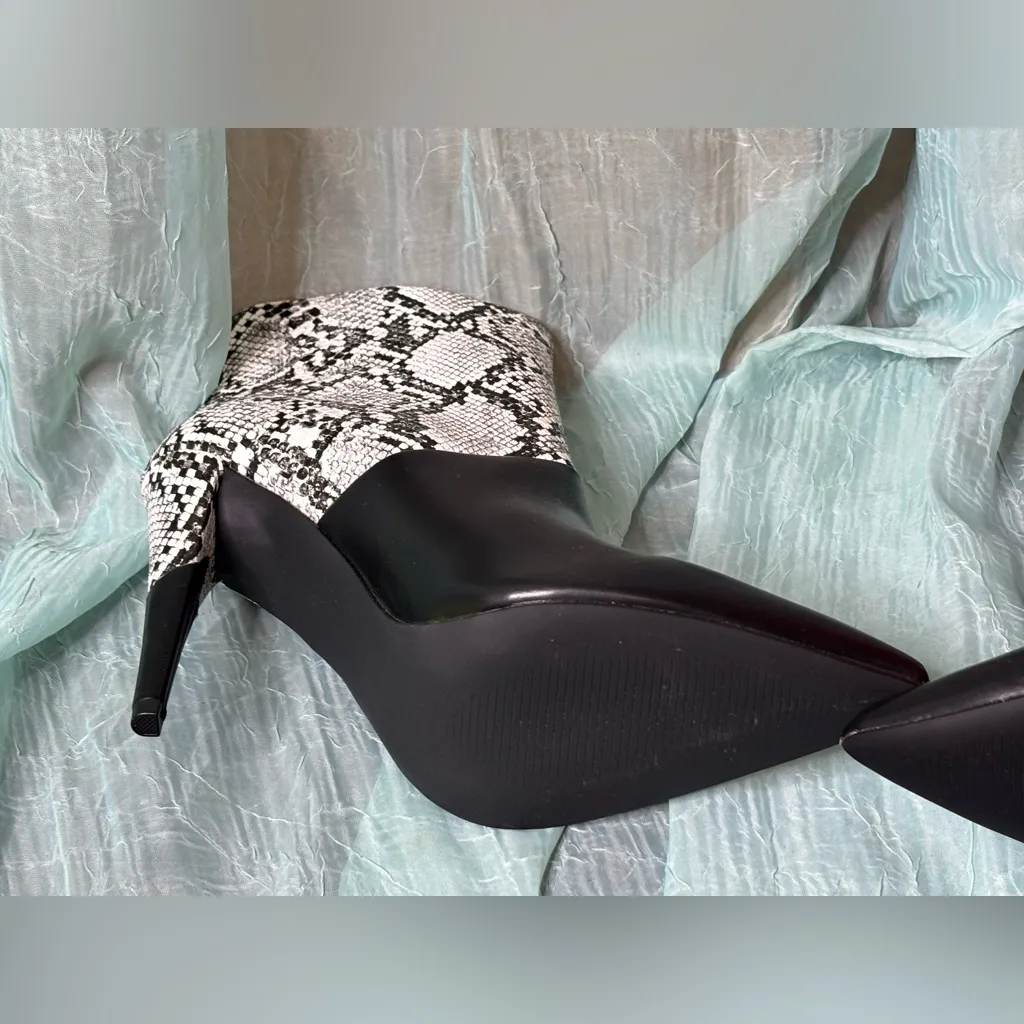Wild Snakeskin Patterned Shoes NWOT Black Size 9 - Image 5