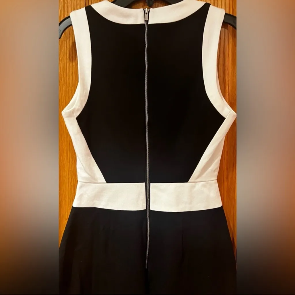 Banana Republic Sloan-Fit
Colorblock V-Neck Figure Sculpt
Sheath Dress Size 0 - Image 13