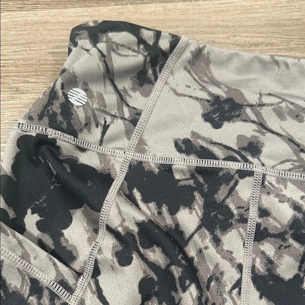 Floral Patterned Women's Biker Shorts - Image 3