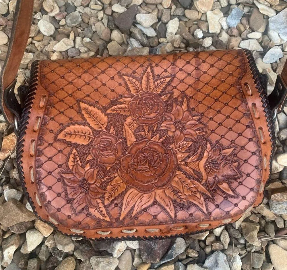 Vintage hand tooled leather turn lock purse - Image 6