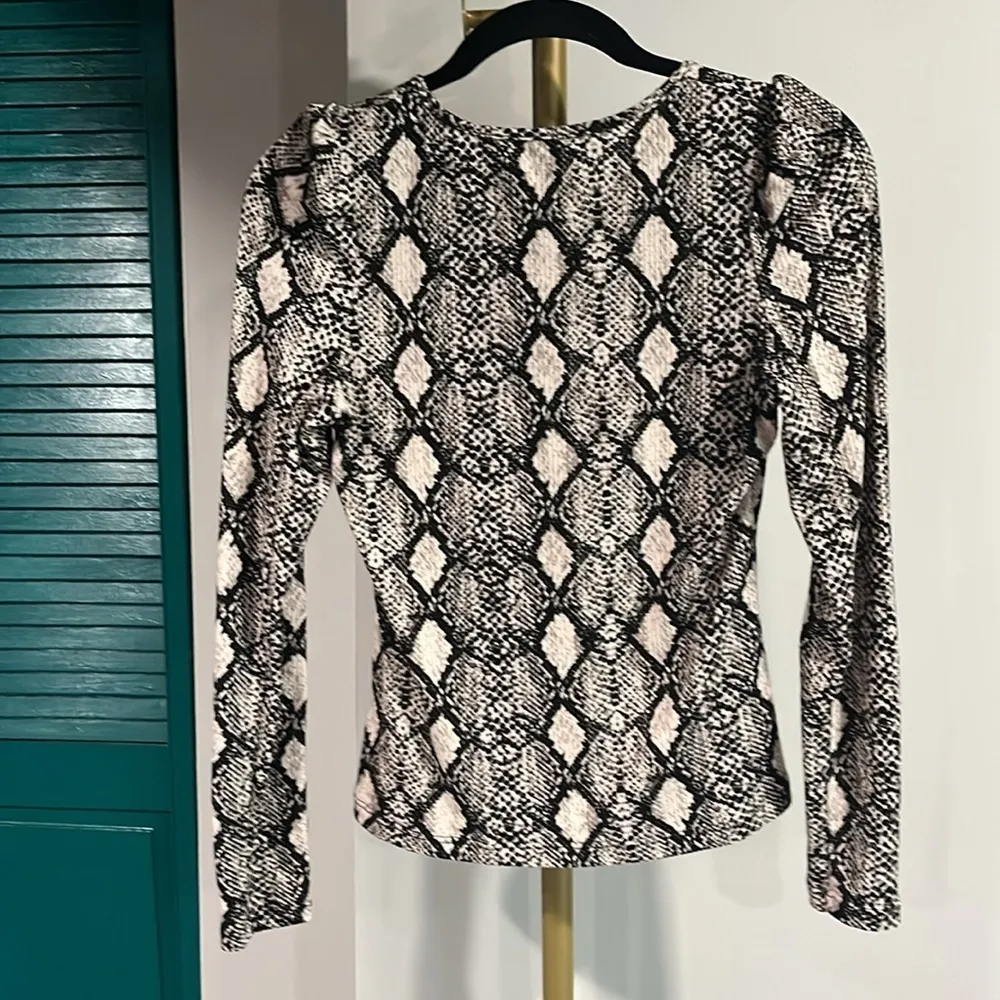 NWOT Sunday In Brooklyn Ashton Snakeprint Puff Sleeve Top Women Size XS - Image 4