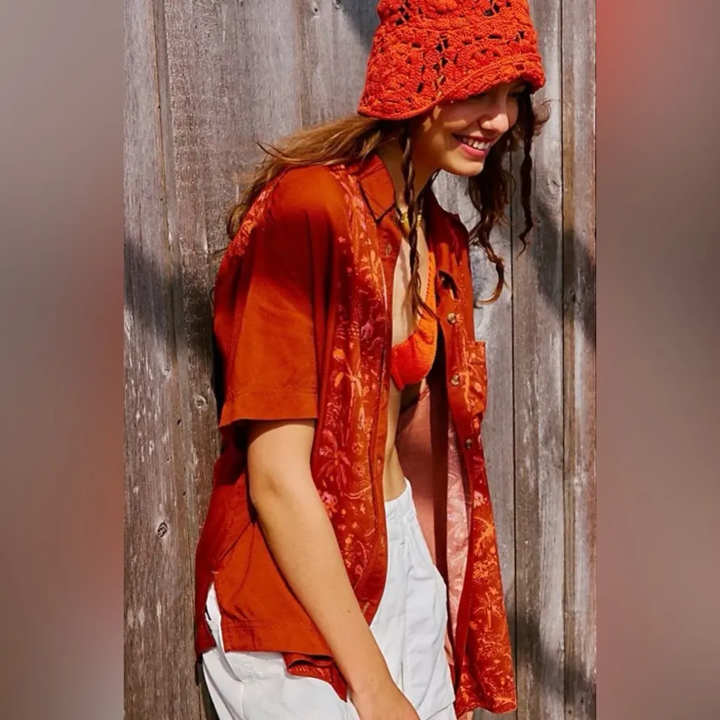 Free People Good Vibes Button Down Shirt Tee Size Large - Image 2