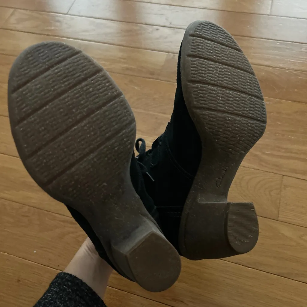 Clarks Carleta Lyon Ankle Lace Up Boots Women’s Size 8.5 Black Suede Leather - Image 8