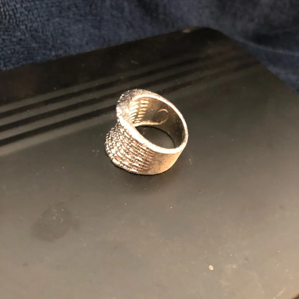 Premier jewelry silver lines ring. Size 8 - Image 2