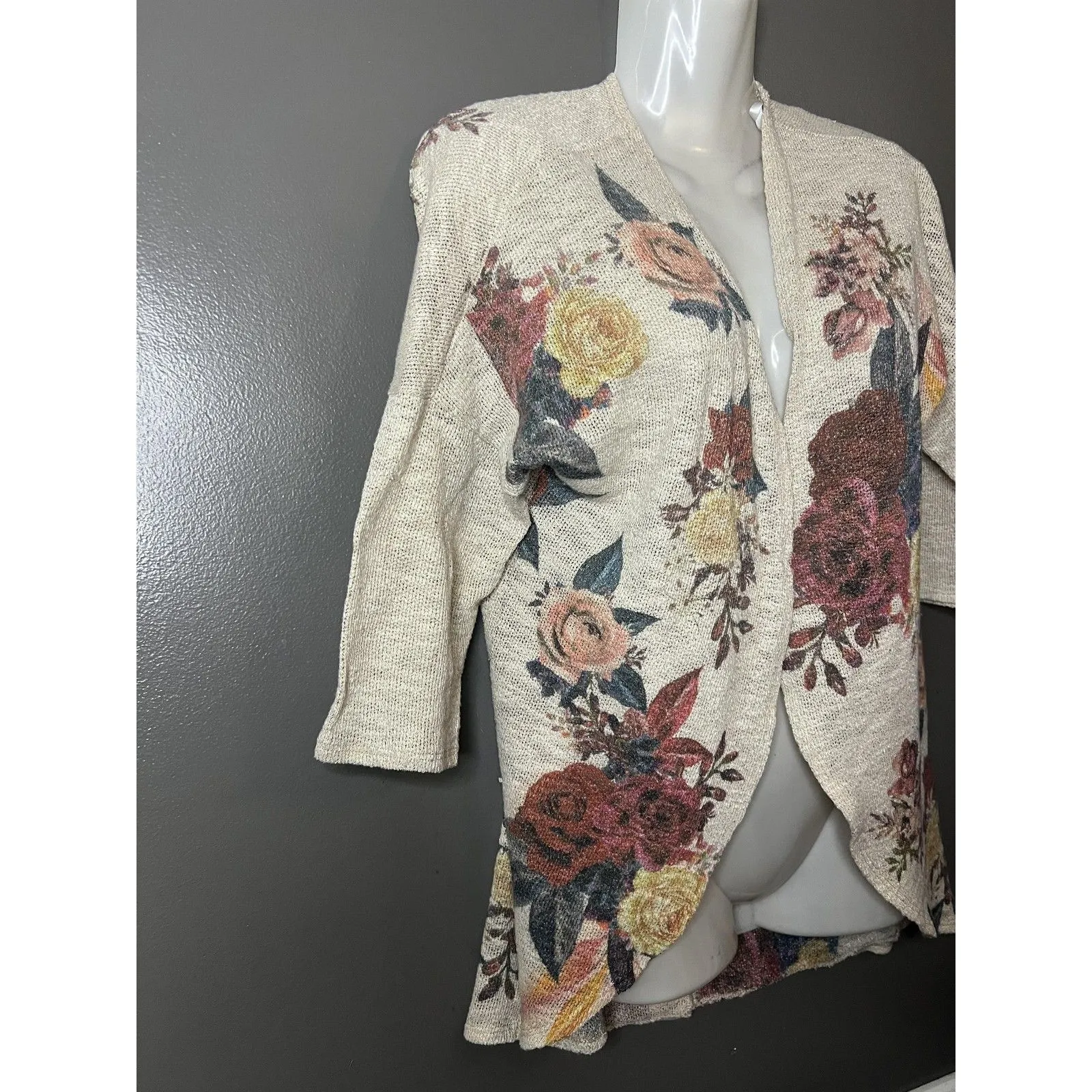 Live In The Moment Cardigan Sweater Womens Small Beige Floral Open Front - Image 3