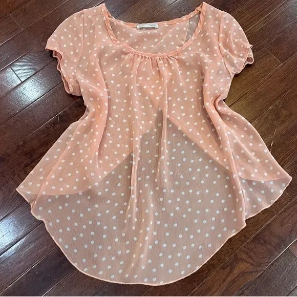 Blush and white polka dot split back top size medium - Image 3