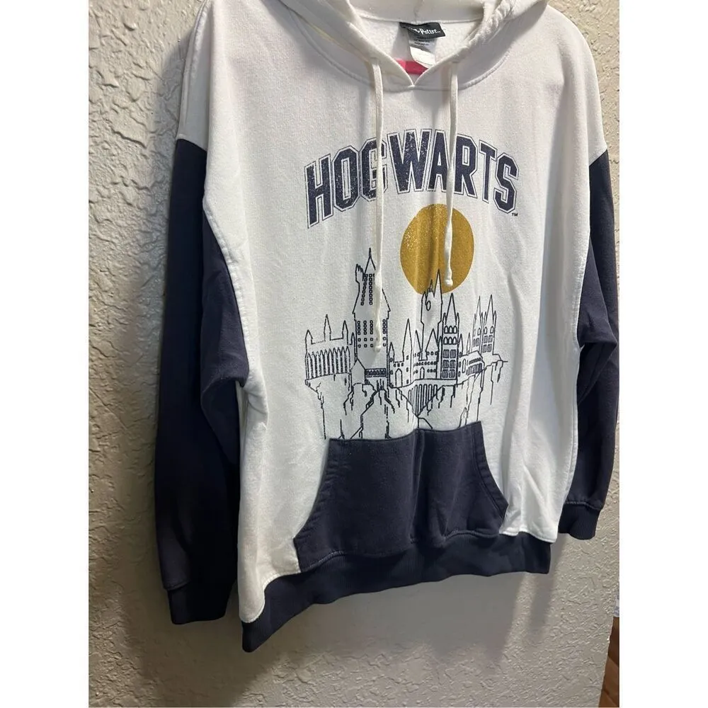 Harry Potter Hogwarts Pullover Hoodie Woman’s Size XL - Image 3