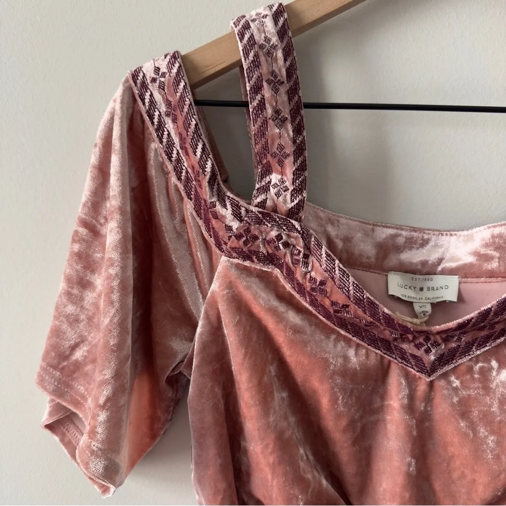 Lucky Brand Velvet Flutter Sleeve Cold Shoulder Knee Length Dress embroidered XS - Image 4