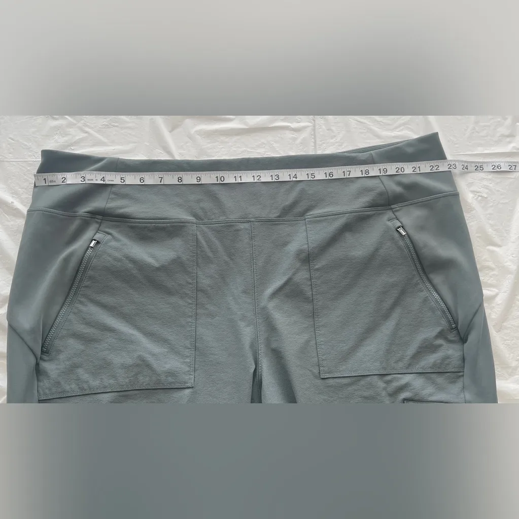 Athleta 2 Headlands Hybrid
Cargo High Rise Tight Metropolis Grey - Image 12