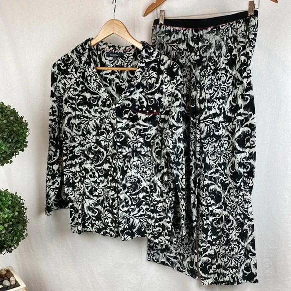 Ellen Tracy Black & White Soft Pajama PJ Pants & Top Set S - Image 1