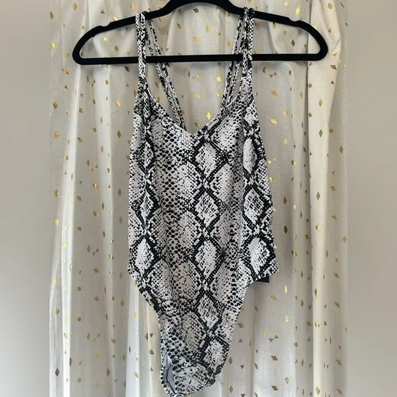 Kendall + Kylie Women's Snake Animal Print Open Back One Piece Swimsuit Bikini S - Image 3