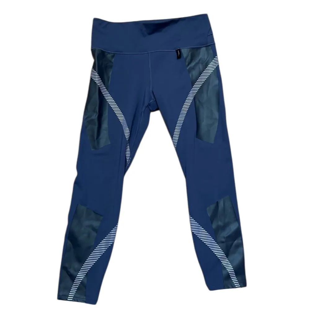 ATHLETA Allyson Felix Legend 7/8 Tight Legging M Medieval
Violet Sport Gym - Image 2