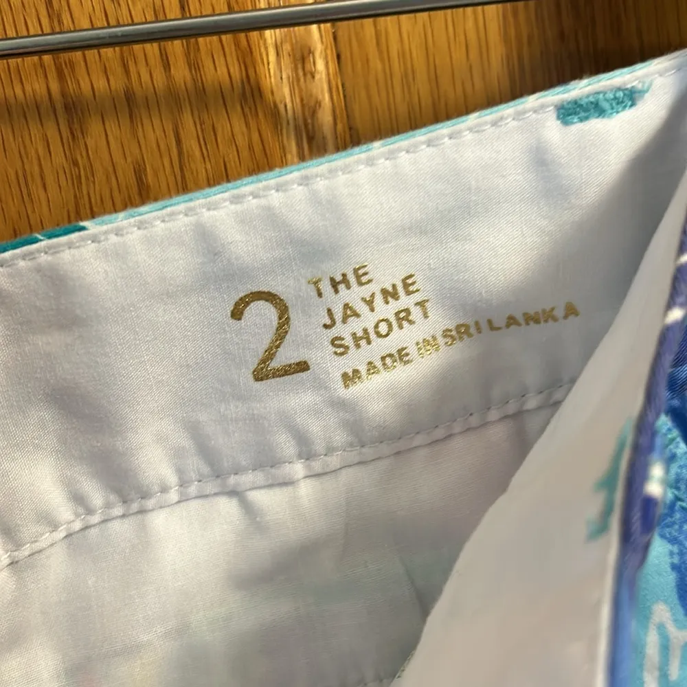 Lilly Pulitzer Jayne Shorts “Light as a Feather” Size 2 - Image 4