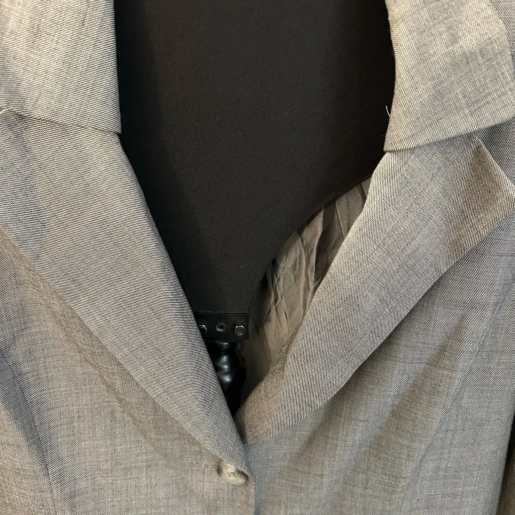 Tahari ASL 2 button pleated back blazer! Soft wool! Soooo cute with Jeans - Image 3