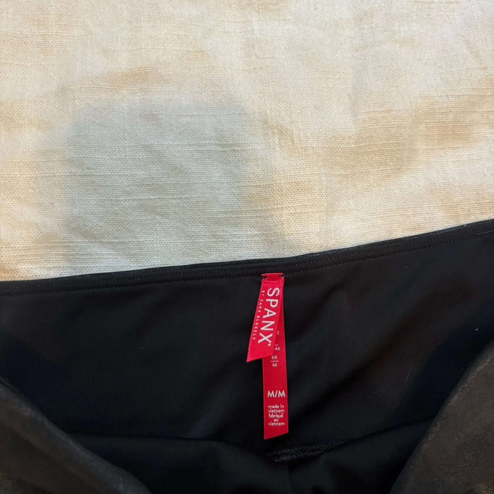 Spanx Leggings Women Medium Black Shimmer Metallic Faux Leather Leggings pants - Image 4