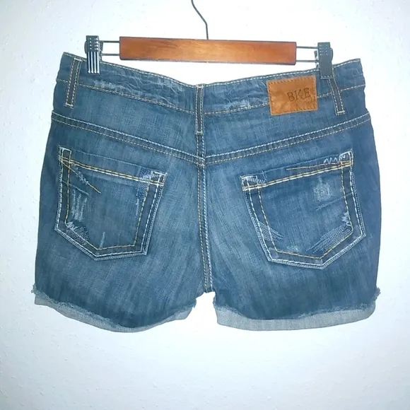 BKE Payton 28 Dark Wash Stitched Pocket Jeans Shorts - Image 2