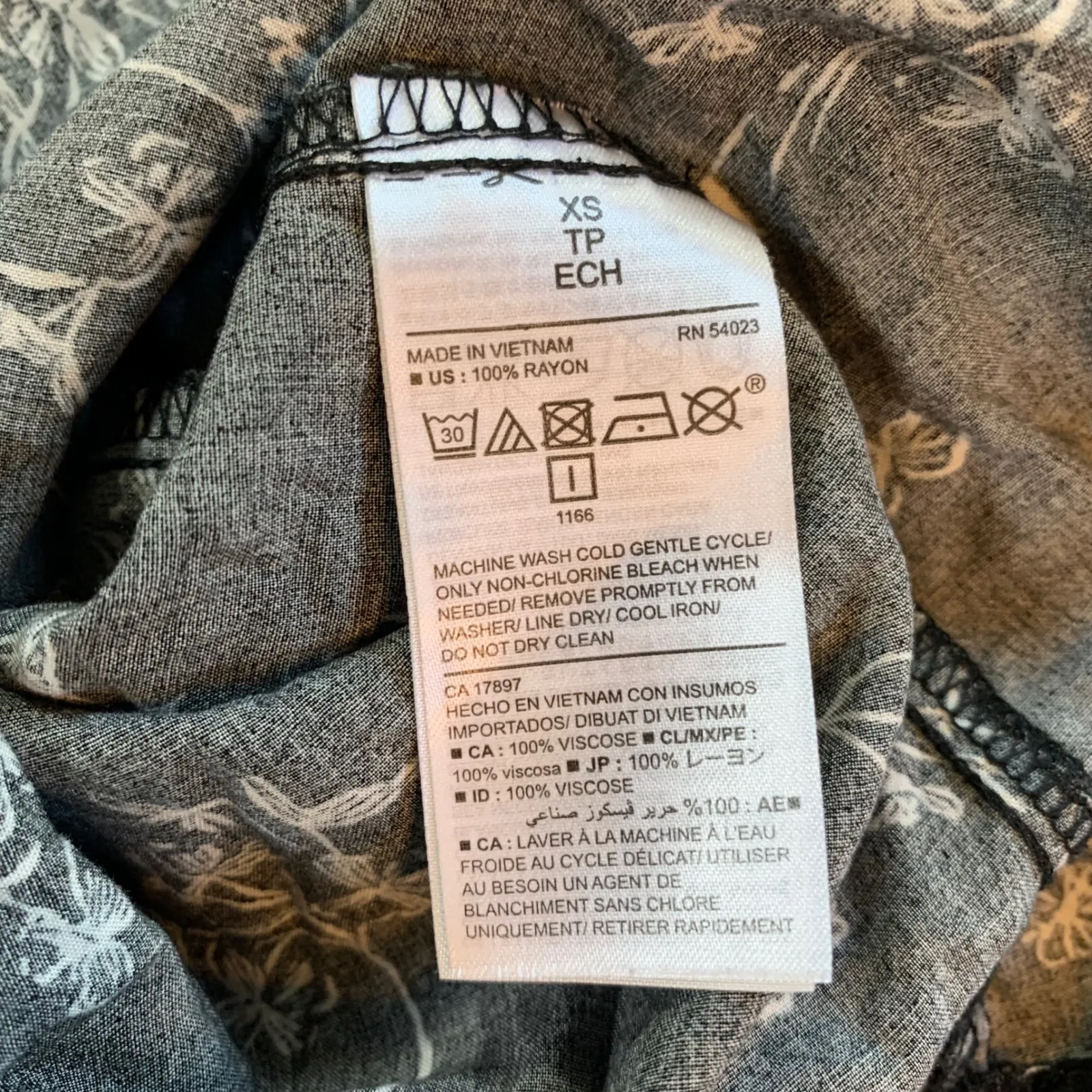 Old Navy Black Floral V-Neck‎ Shift Dress XS Long Sleeve Rayon Boho Minimalist - Image 4