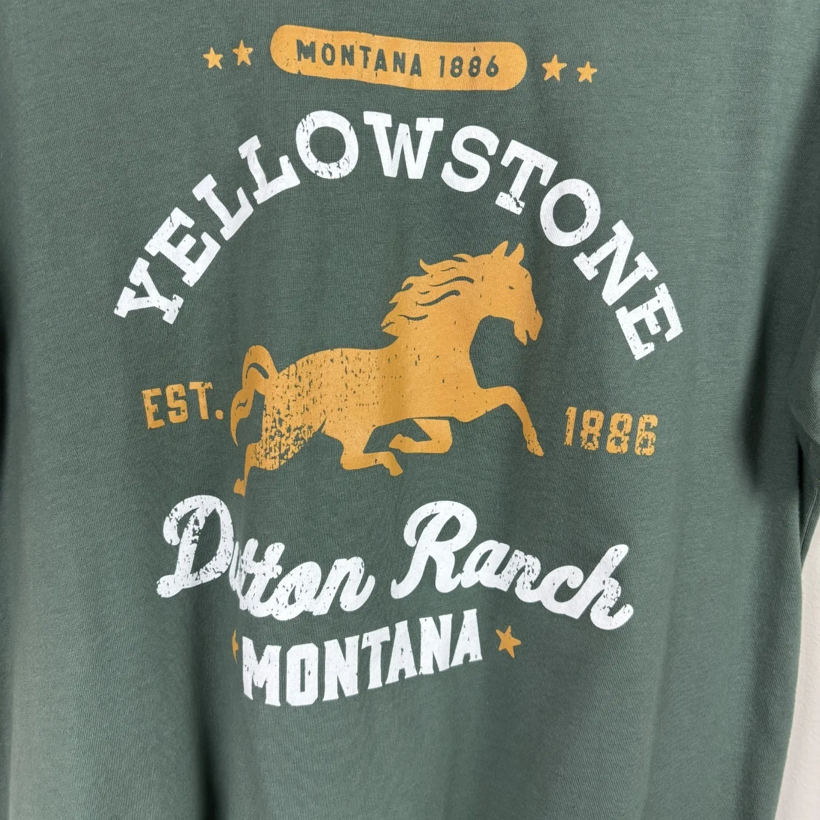 Yellowstone T-Shirt Dutton Ranch Montana Womens Large Green Graphic Tee Casual L - Image 3