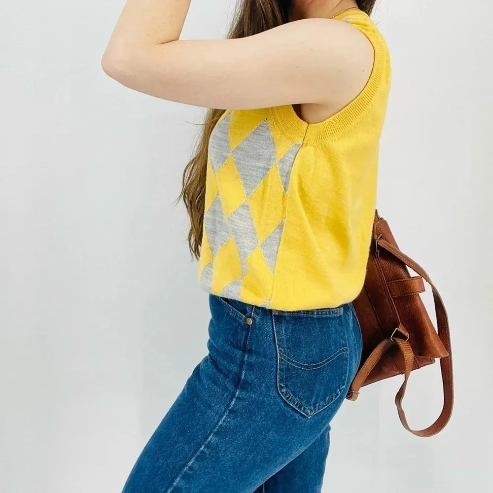 vtg preppy diamond plaid sweater vest in gray and yellow size S - Image 4