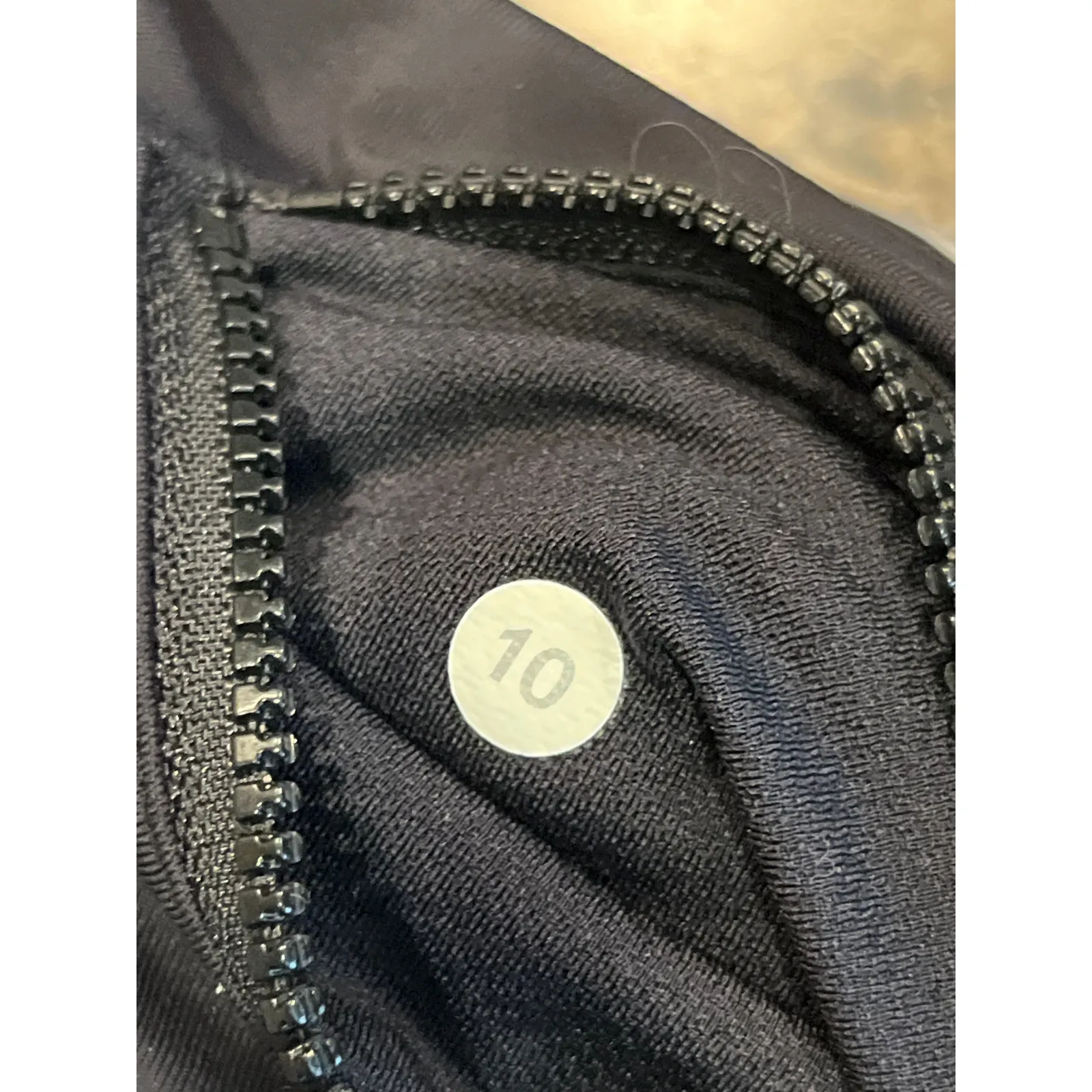 Lululemon Runday Crop Size 10 Parallel‎ Stripe Black White Zipper Ankle - Image 8