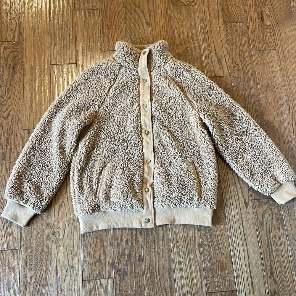 Merokeety  tan Sherpa snap front shacket size M - Image 3