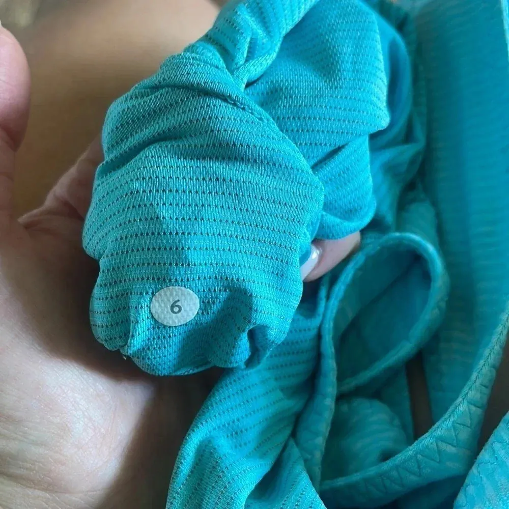 Lululemon light blue free spirit tank size 6 crisscross back - Image 7