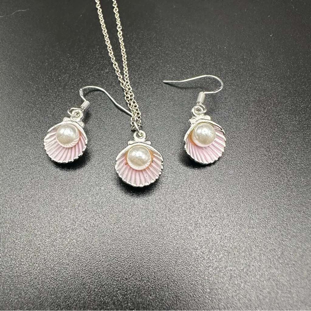 Elegant Silver and Pink Shell Jewelry Set - Image 5