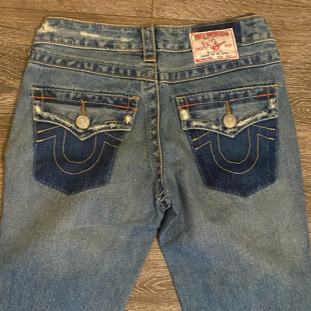 True Religion 90’s Vintage Low Rise Ripped Flare Denim Jeans Size 26 - Image 6