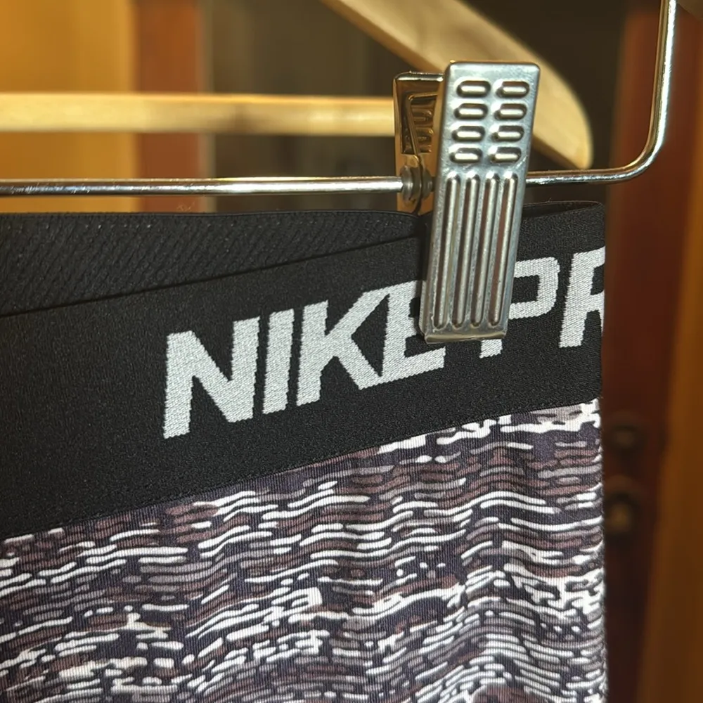 Nike Pro Hyperwarm Training Tight Leggings Purple Static Running Size Medium - Image 3