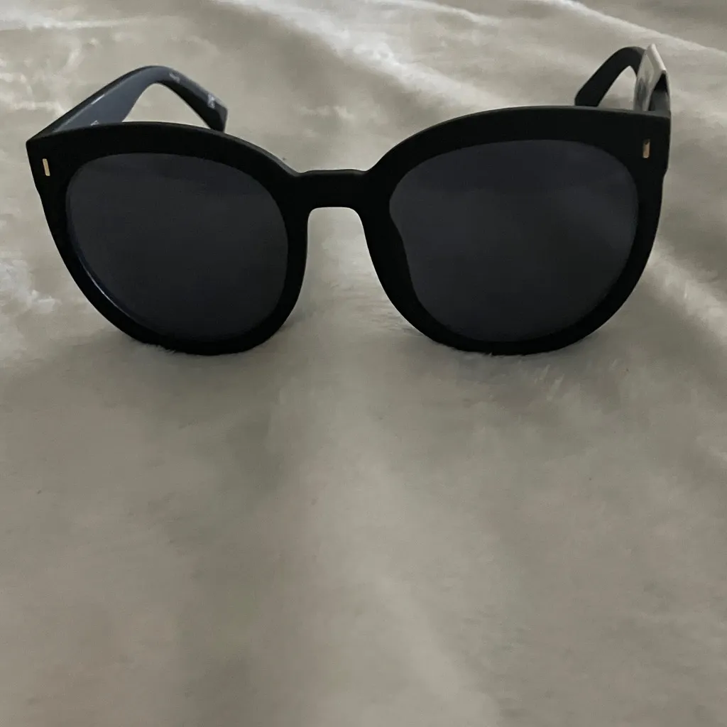 AIRE Classic Black Sunglasses - Image 5