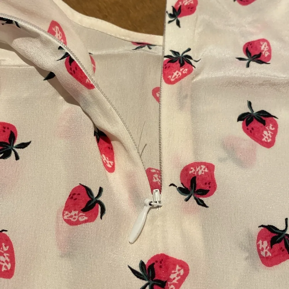 Equipment Silk White Tank Shell Top Sleeveless Strawberry Print SP - Image 6