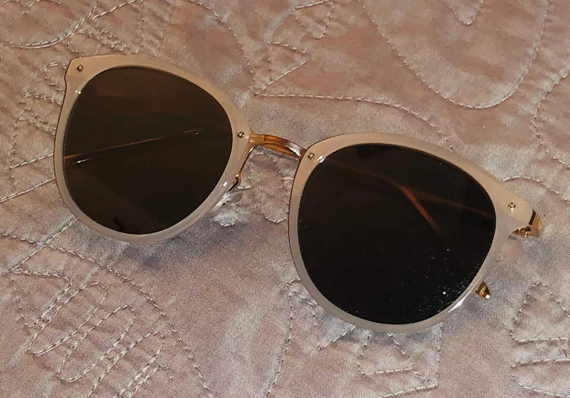 Sunglasses 😎 Gold - Image 2