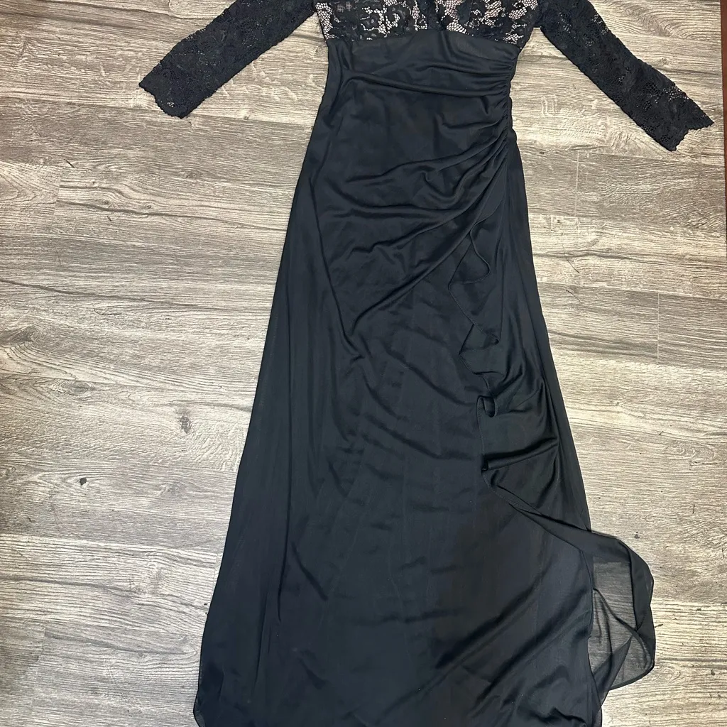 Betsy & Adam Black Lace Long Sleeve Gown - Image 5