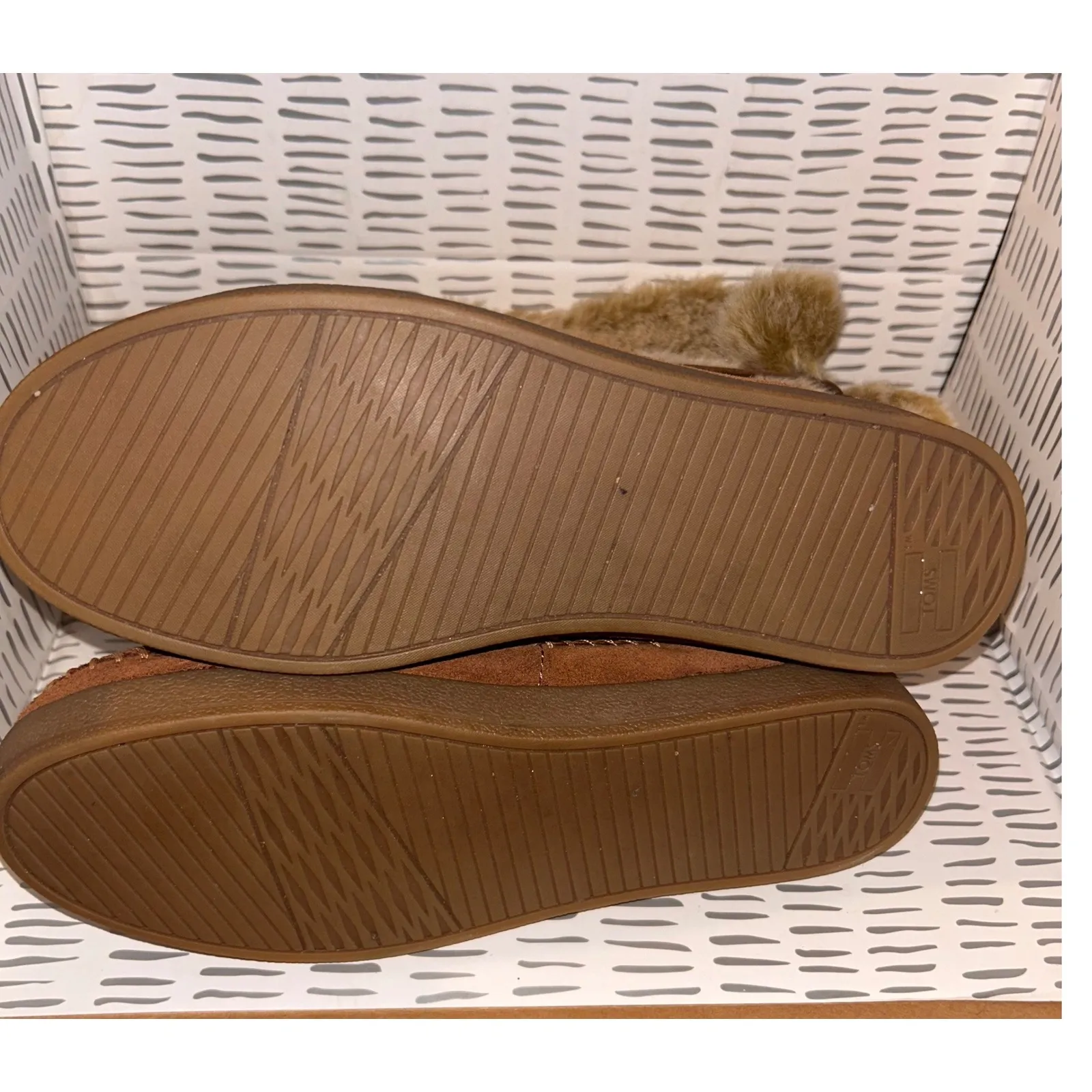 TOMS Nepal Rawhide Women's Brown Suede Lined Moccasin Boots Pom Pom Tie Size 8.5 - Image 5