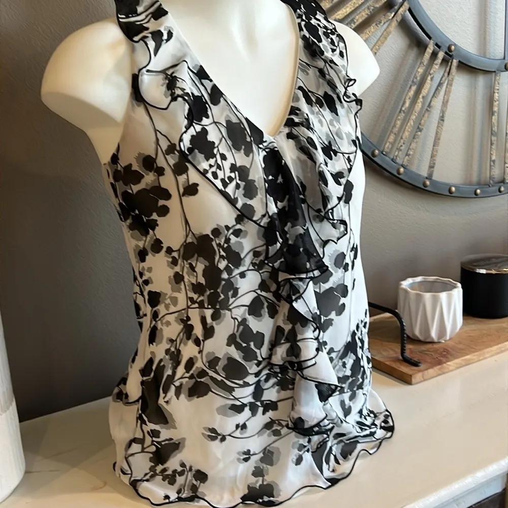 BCX Black & White Sleeveless Ruffle Front Lace Inset Top Size Small - Image 2