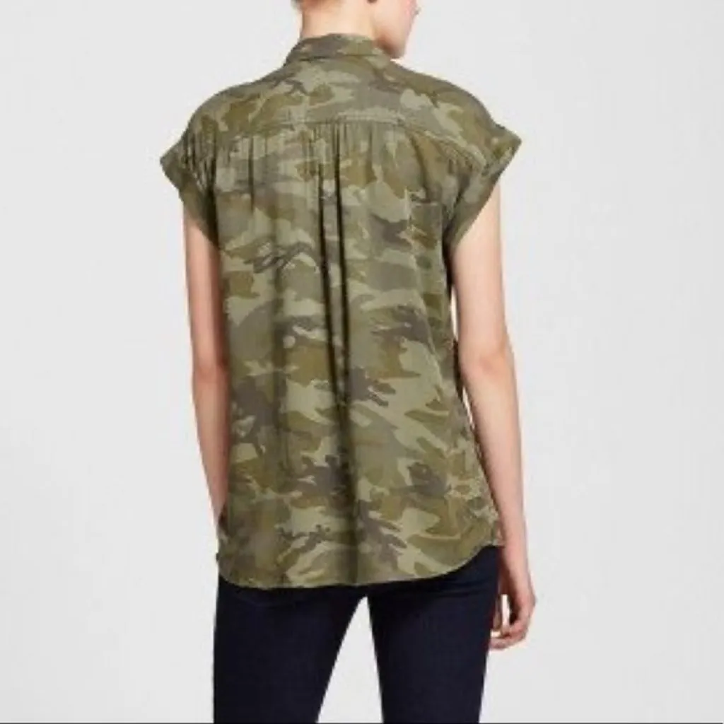 Mossimo Camo Button Up Blouse Short Sleeve Green Multi Size Small - Image 2