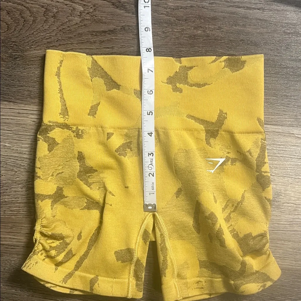 Gymshark Adapt Camo Seamless Light Yellow Athletic Short Size XS - Image 7