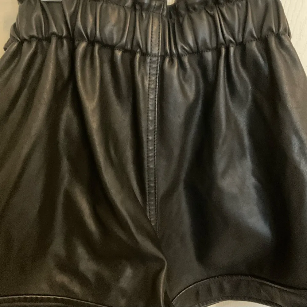 NWT Blank NYC Black Vegan Faux Leather Pa-perbag Shorts Size 29 - Image 7