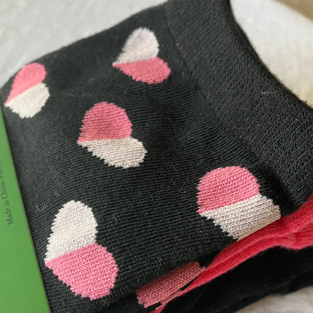 Kate Spade: Black/Pink/Heart Pattern Thin Crew Socks- Cotton Blend- Set of 3 - Image 4